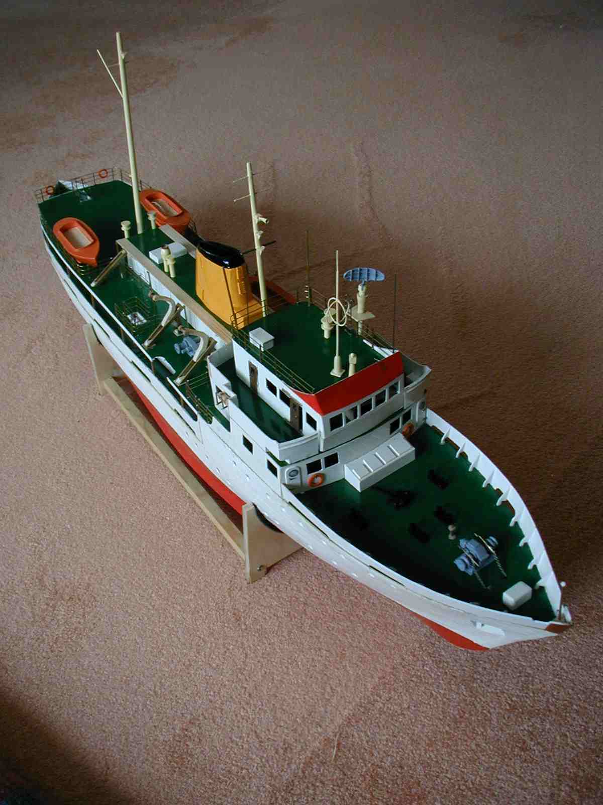 Hull, decks and superstructure arecolored meanwhile only some glue ...